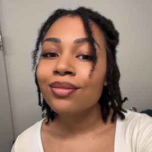 Meet your Posher, Yolène